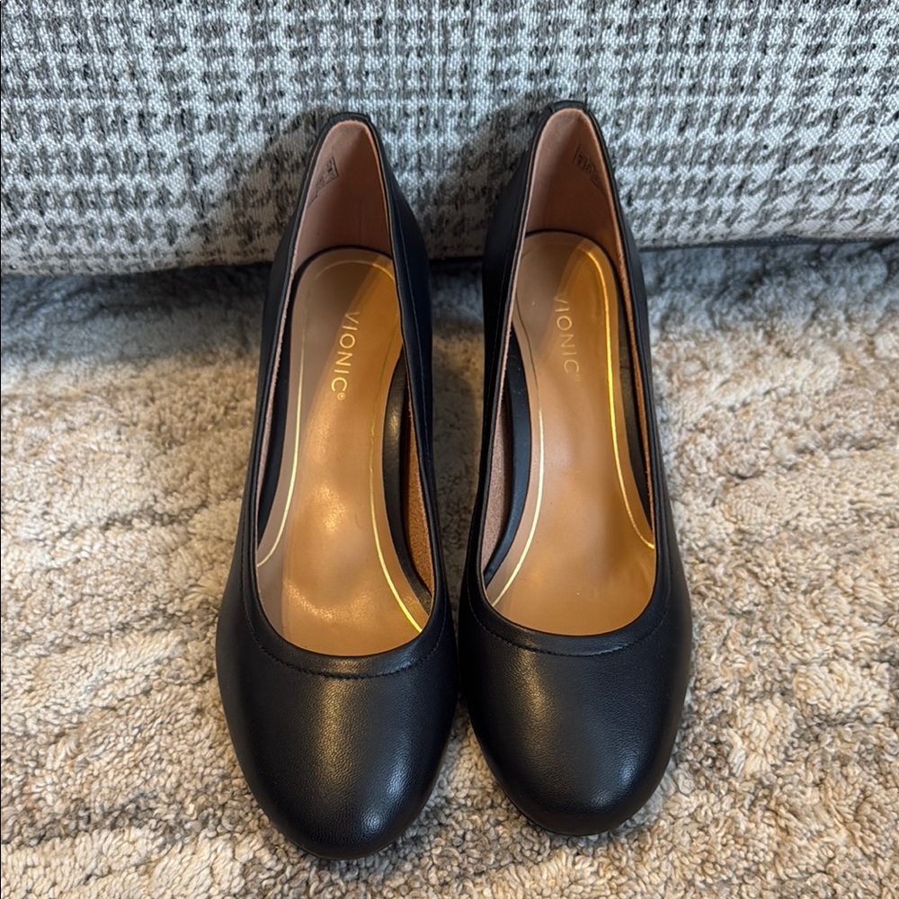 Vionic Women's Black Pumps *NEW, without box)